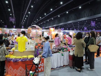 เชิญช้อปสินค้าที่ระลึกจากร้านพึ่งพา และสินค้าคุณภาพจากชุมชนในพื้นที่เสี่ยงและพื้นที่ประสบอุทกภัยจากทุกภูมิภาคของประเทศ