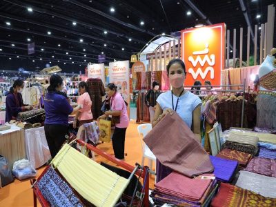 เชิญช้อปสินค้าที่ระลึกจากร้านพึ่งพา และสินค้าคุณภาพจากชุมชนในพื้นที่เสี่ยงและพื้นที่ประสบอุทกภัยจากทุกภูมิภาคของประเทศ