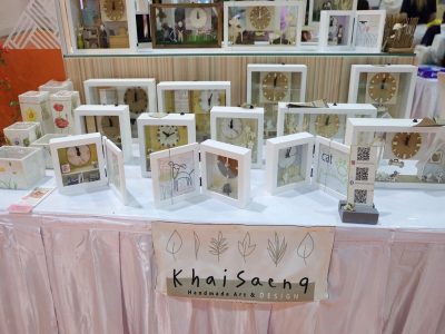 เชิญช้อปสินค้าที่ระลึกจากร้านพึ่งพา และสินค้าคุณภาพจากชุมชนในพื้นที่เสี่ยงและพื้นที่ประสบอุทกภัยจากทุกภูมิภาคของประเทศ